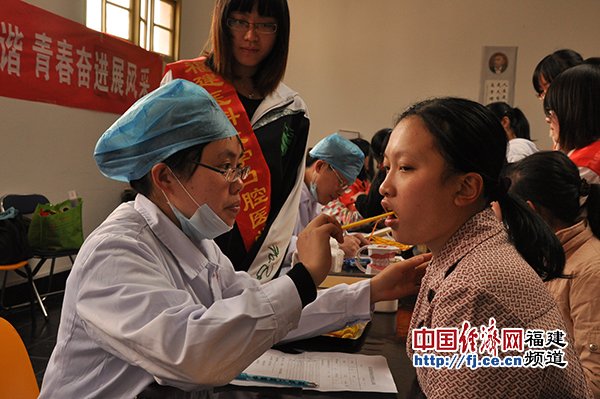 福建医科大学附属口腔医院公益活动服务基层