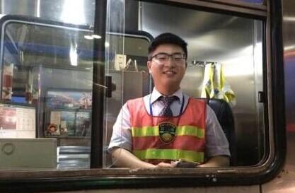 网友抓拍高速收费员服务表情 安徽温馨福州严