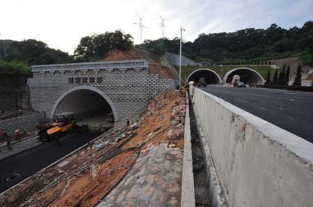 2010年09月28日07:15海峡都市报阙文龙 王浩志   从福州鼓岭半山