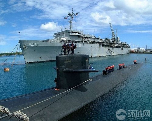 美军潜艇补给舰驶进香港维多利亚港