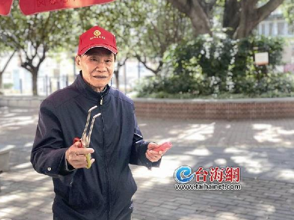 湖里78岁垃圾分类督导员发明“神器” 参与社区管理
