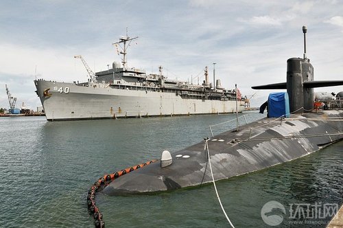 美军潜艇补给舰驶进香港维多利亚港