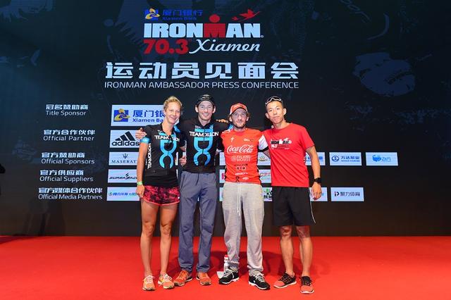 中外ironman铁人三项运动员代表合影