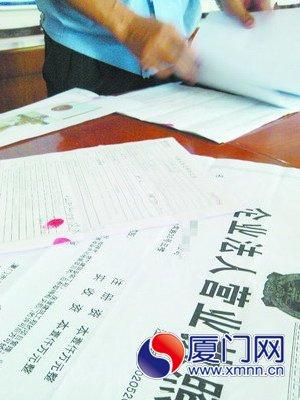 男子购买假身份证和公章 骗30部手机目前已被