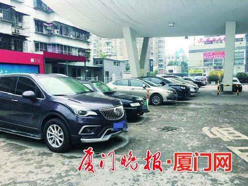 加油站内不可随意停车 否则车主将被处200元罚