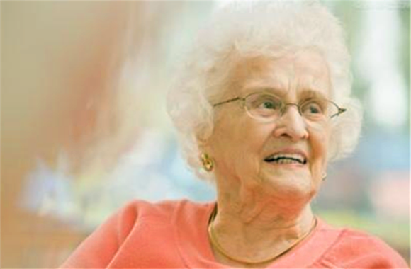 父母应该教育孩子如何尊老