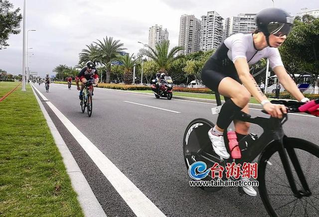 铁人三项赛厦门站昨落幕 “钢铁侠”夫妇在厦齐摘银