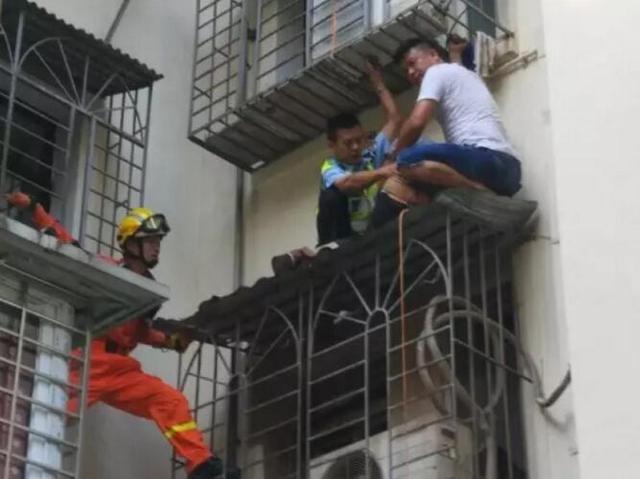 厦门工人从七楼坠下昏迷不醒 交警徒手爬楼救人