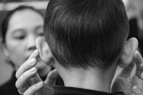 寨上幼儿园一男童双耳被老师抓破?园方道歉