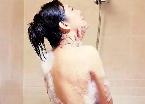 没几个人知道:这样洗澡会导致湿毒入体