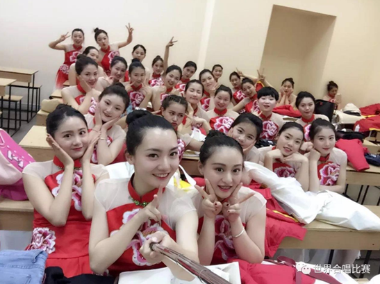 四位厦门人合作推出《母亲的微笑》 近千支合