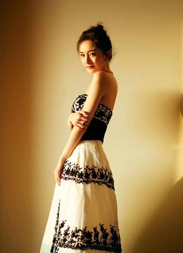 四小花旦 罕见同框,四人手势一致被她抢镜