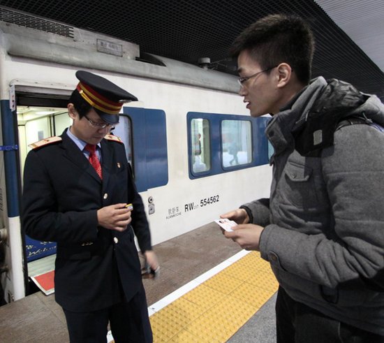 福厦迎节后客流高峰 南铁29日计划开行74趟临客