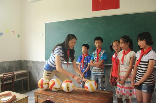 <em>中国女排</em>前<em>主攻</em>手赵蕊蕊来闽助力公益活动_大
