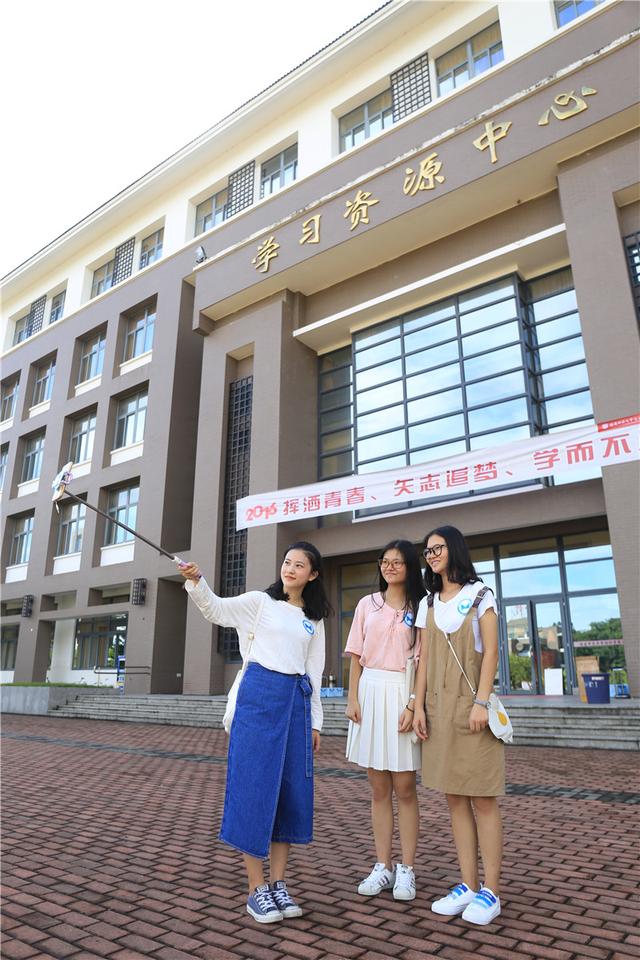 直播,vr体验 福师大协和学院新生开启大学生活