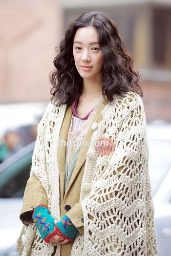 韩国女星郑丽媛整容过度惨变鞋拔子脸