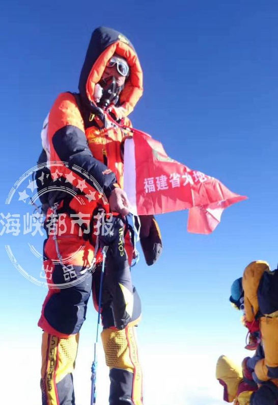 泉州55岁汉子登顶珠穆朗玛峰 途中躲过雪崩直面死亡