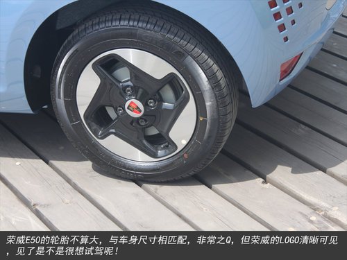轻盈灵动--浅试荣威E50纯电动车
