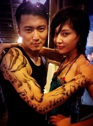  谢霆锋包 岛旅行画人体彩绘郑希怡微博谢老板_