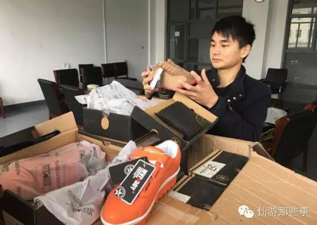 莆田90后学生网上卖鞋 一年赚20万捐千双鞋