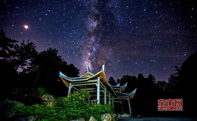 “玛莉亚”登陆前夕 德化璀璨星空映九天