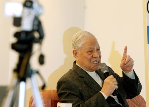 李登辉扭腰摆臀跳香蕉舞 要谢长廷2再拼拼看