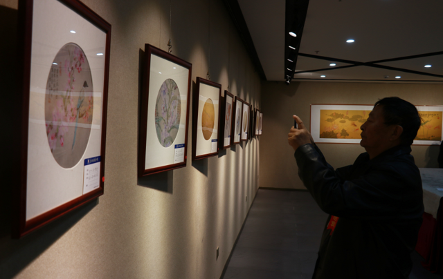 “丝路虹霓”曹鸣喜书法美术作品展厦门开幕