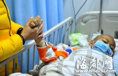 福州一小学生患白血病 父母卖房求医难脱困境