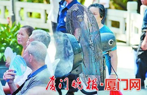 厦门雨季提早结束持续高热 引发市民吐槽