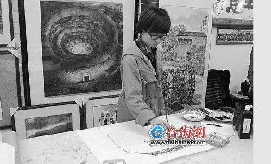 <em>南靖</em>土楼聋哑<em>女孩</em>妙笔 说 画 16岁获全国特等奖