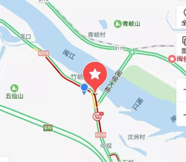 闽侯两辆货车迎面相撞 现场交通严重堵塞