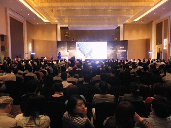 2019年经济形势郎咸平_...江商会应邀出席2019郎咸平芜湖浙商经济高峰论坛 -安徽省社会组织...(3)