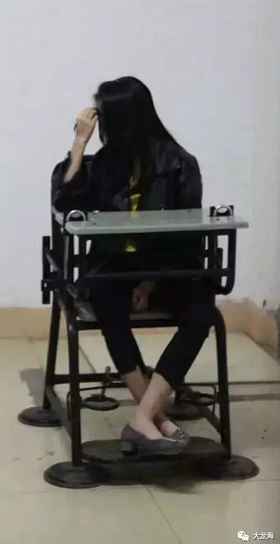 两未成年少女吸毒被抓 其中1人14岁怀孕5个月