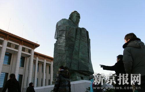 孔子雕像落户天安门东国家博物馆北广场