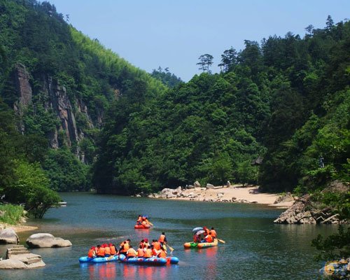 浙西大峡谷 皮筏漂流享夏日别样清凉