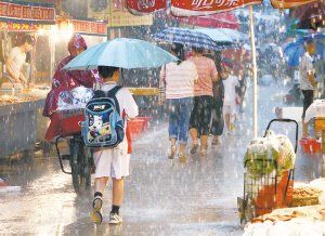 今年最強(qiáng)雷暴昨晨襲擊廈門 致島內(nèi)多處積水