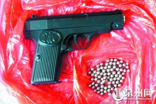 赌徒持钢珠枪抢劫 留下300元钱给受害者打的