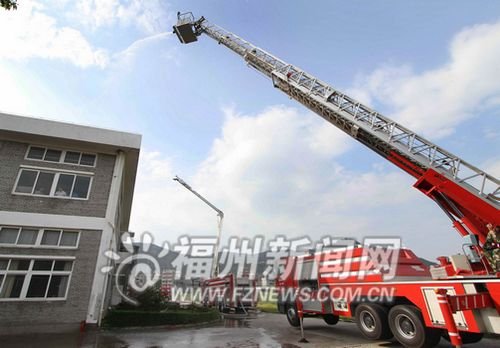 福州跨区域无预案灭火演练 共16辆消防车参与