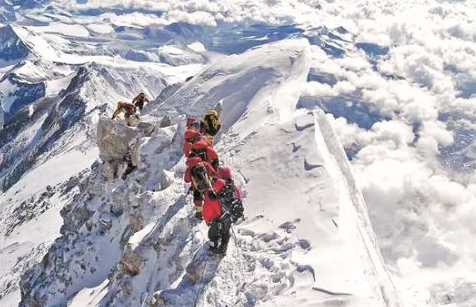 泉州55岁汉子登顶珠穆朗玛峰 途中躲过雪崩直面死亡
