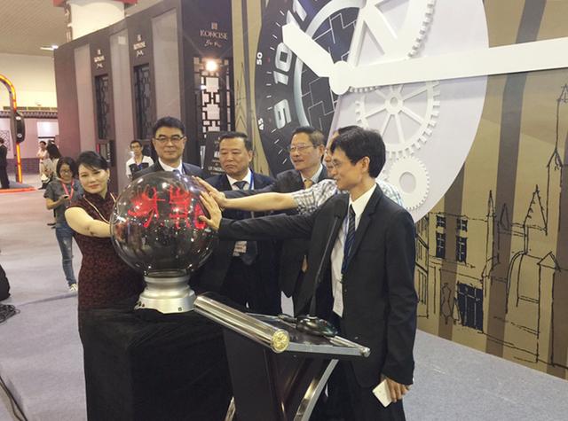 第二届海峡两岸(厦门)钟表珠宝博览会今日启幕