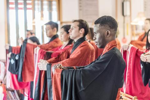 国际友人汉服体验活动在湖里区仙岳书院举办