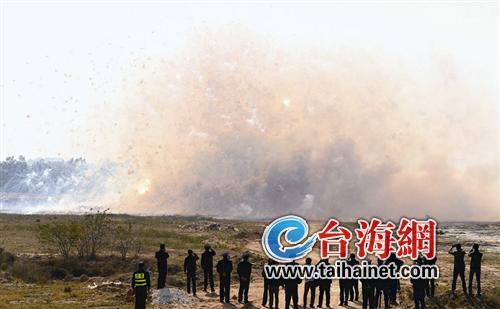 120吨“三无”烟花爆竹被销毁 整整烧了3小时