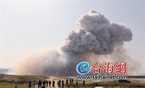 120吨“三无”烟花爆竹被销毁 整整烧了3小时
