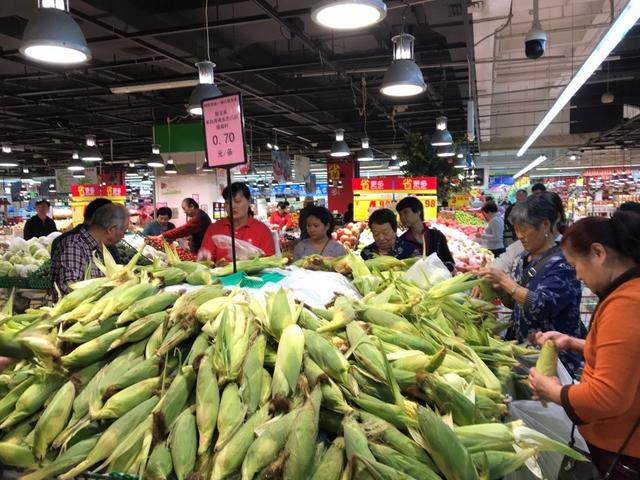 海口家乐福再伸援手 助力东方市销售滞销玉米