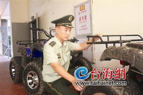 两90后男子网购沙滩摩托车飙车被查 车辆被暂