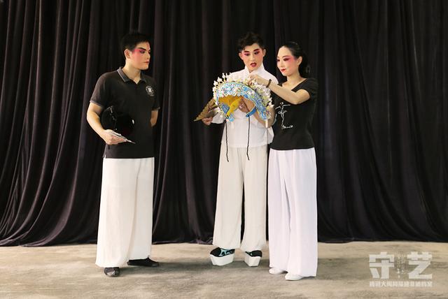 进军酒吧咖啡厅 这些闽剧演员想让闽剧叛逆一把