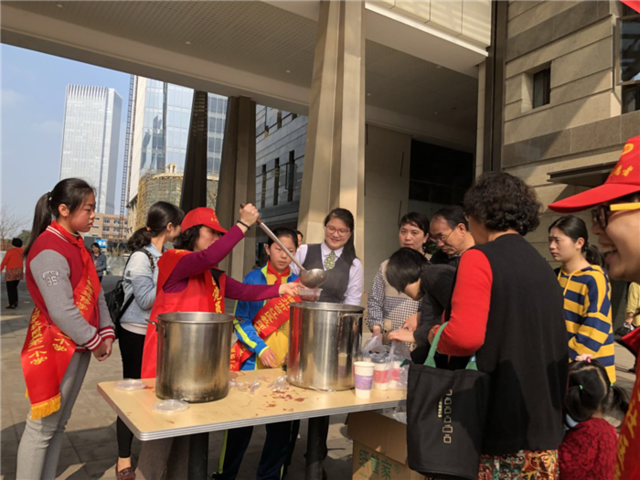 万科物业开展浓情拗九 孝行榕城服务活动 为