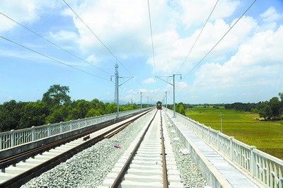 厦深铁路测试列车跑起来 预计年底或明年初运营