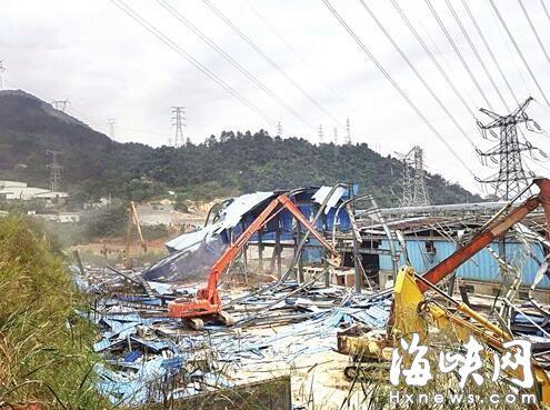 拆违!福州高新区南屿镇两处违建厂房被拆除