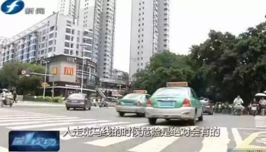 福州一路口信号灯隐蔽找不到 司机直呼危险